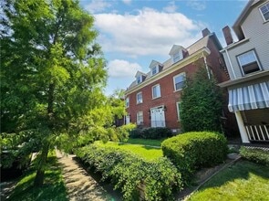 224 S Pacific Ave, Unit 1 in Pittsburgh, PA - Foto de edificio - Building Photo