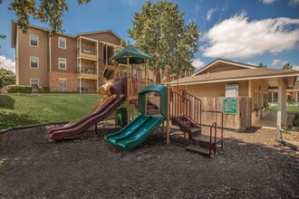 The Villages at Lost Creek in San Antonio, TX - Foto de edificio - Building Photo