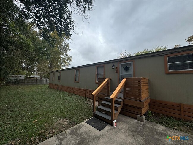 260 Elm Dr in McQueeney, TX - Building Photo - Building Photo