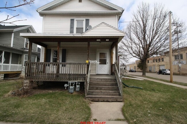 102 W Irving Ave in Oshkosh, WI - Building Photo - Building Photo