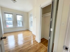 92 L St, Unit 2 in Boston, MA - Foto de edificio - Building Photo