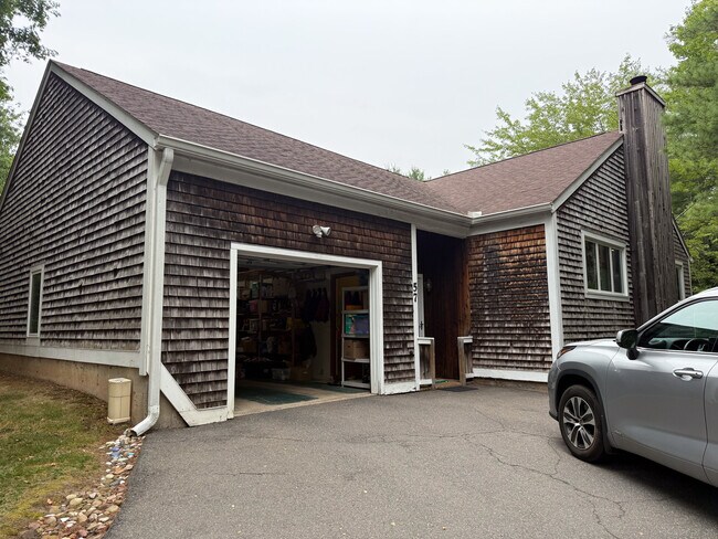 57 Songbird Ln in Farmington, CT - Building Photo - Building Photo