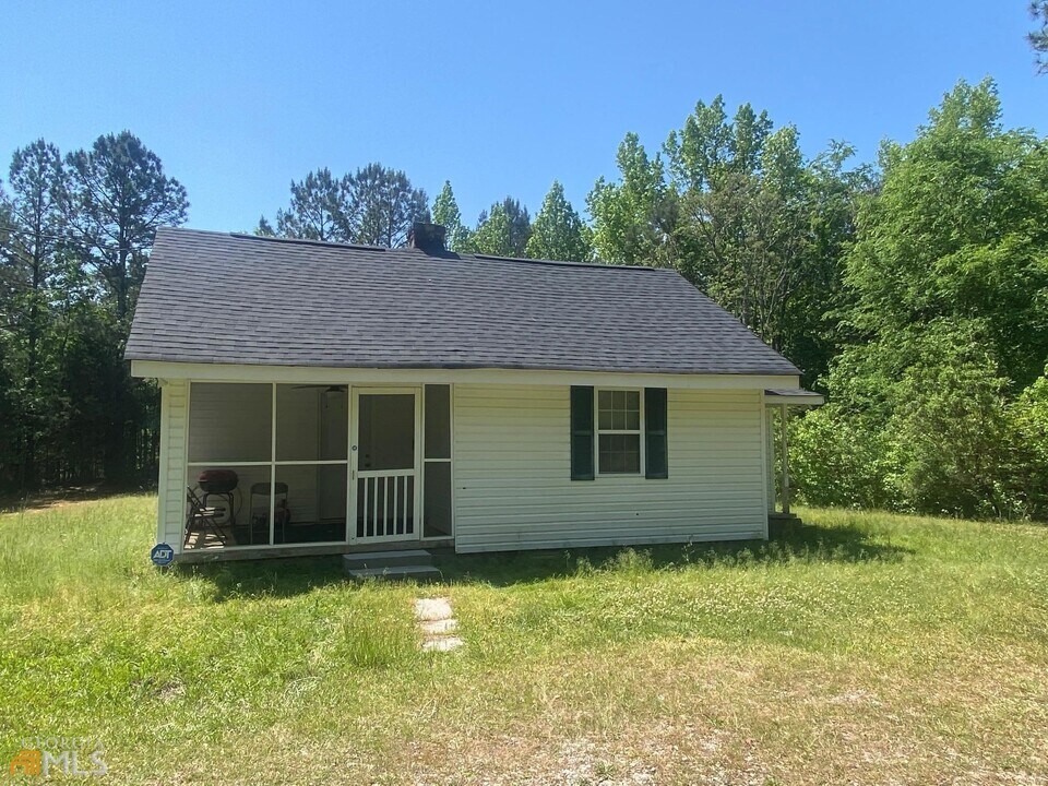1399 Grady Cleveland Rd in Elberton, GA - Building Photo