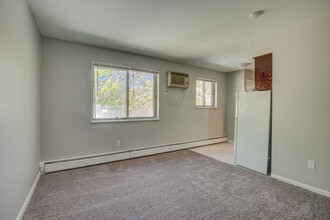 2842 Montana Ave in Cincinnati, OH - Building Photo - Interior Photo