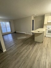 1933 Edenwold Hts NW in Calgary, AB - Building Photo - Building Photo