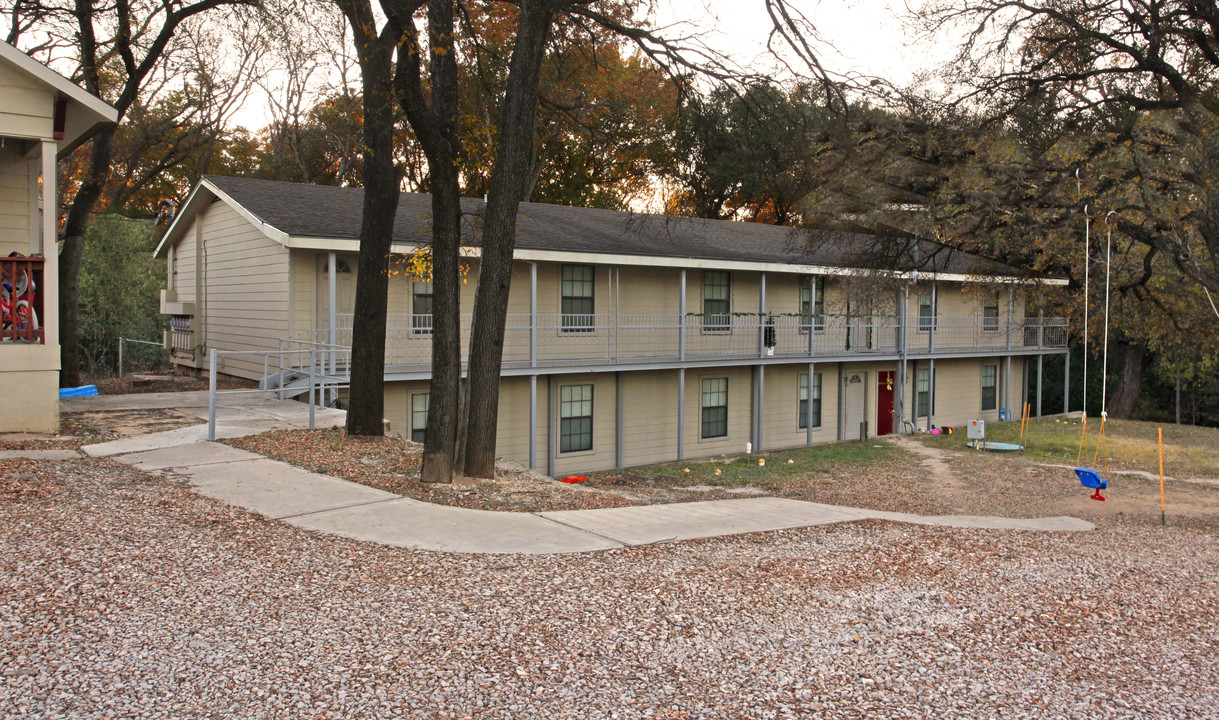 Twin Apartments in Del Valle, TX - Building Photo