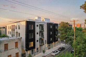 2625 W Jefferson St, Unit 402 in Philadelphia, PA - Building Photo - Building Photo