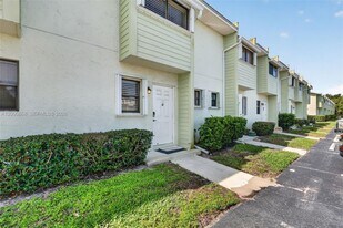 9425 S Ocean Dr in Jensen Beach, FL - Building Photo