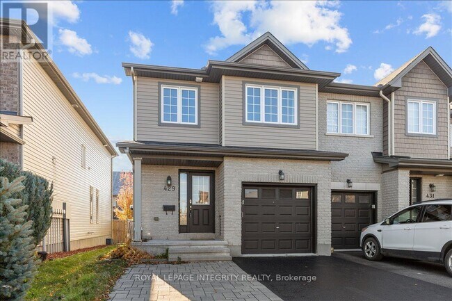 429 Haresfield Ct in Ottawa, ON - Building Photo - Building Photo