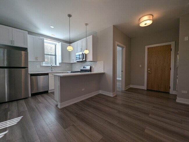 3902 N Janssen Ave in Chicago, IL - Foto de edificio - Building Photo