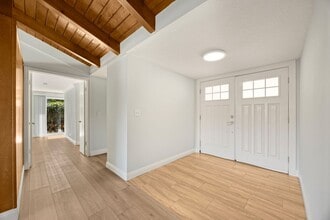 1017 La Senda Dr in Fullerton, CA - Foto de edificio - Building Photo
