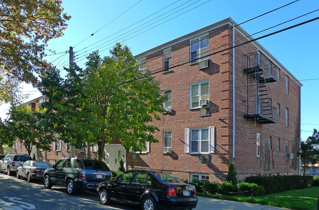 39-06 Corporal Stone St in Flushing, NY - Building Photo