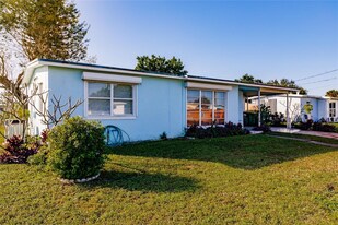 21307 Gladis Ave in Port Charlotte, FL - Building Photo