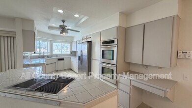 76955 California Dr in Palm Desert, CA - Foto de edificio - Building Photo
