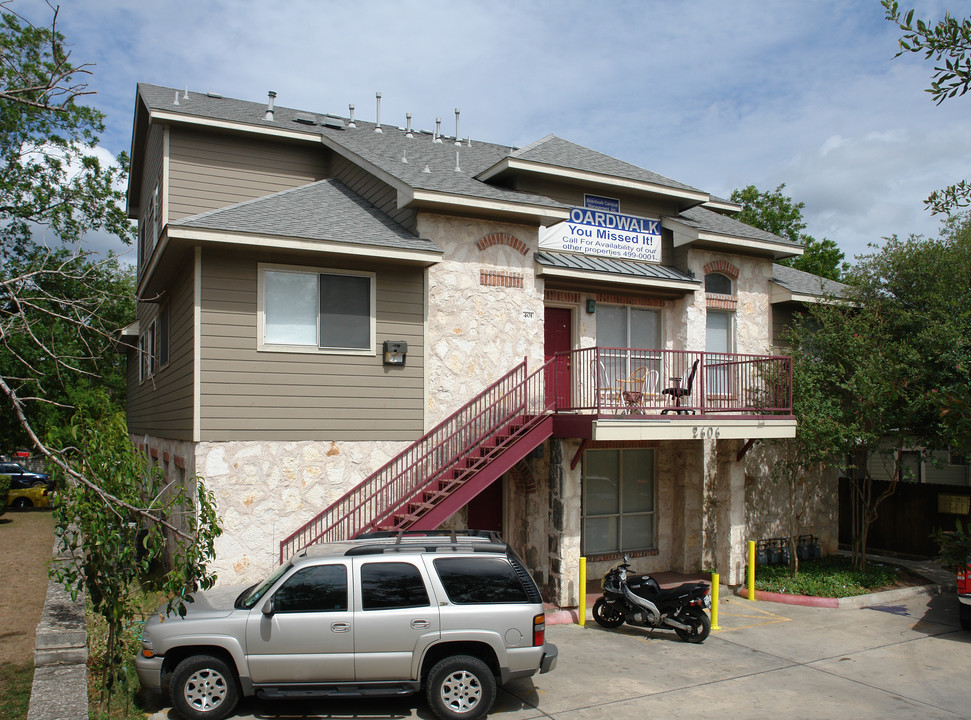 2606 Salado in Austin, TX - Building Photo