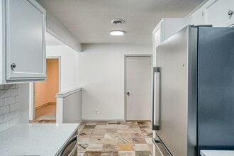 2423 S 51st Ct in Kansas City, KS - Building Photo - Building Photo