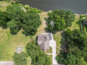 401 Brook Hollow Dr in Conroe, TX - Building Photo - Building Photo