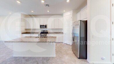8021 S Silver Lillie Way in Tucson, AZ - Building Photo - Building Photo