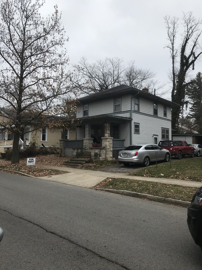 property at 712 E 2nd St