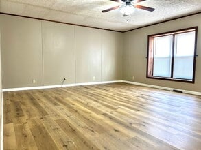 607 Sara St in Junction City, KS - Building Photo - Building Photo