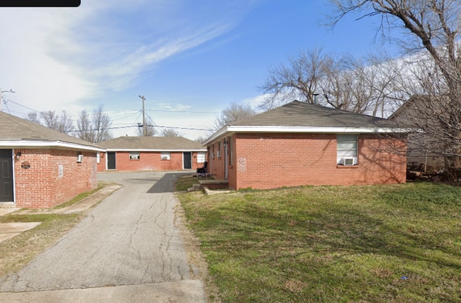 property at 2815 SW 33rd St