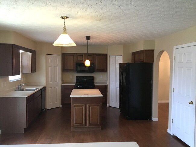 7648 Harwood Ct in Maineville, OH - Foto de edificio - Building Photo