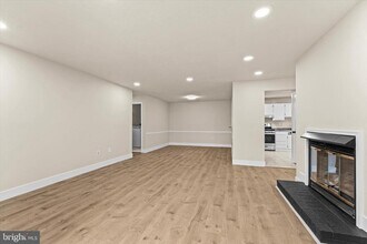 10066 Oakton Terrace Rd-Unit -10066 in Oakton, VA - Building Photo - Building Photo