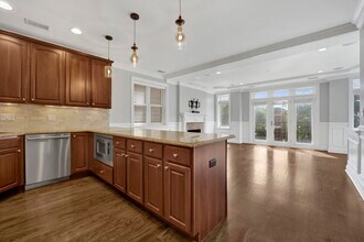 2210 W Addison St, Unit 2 in Chicago, IL - Building Photo - Building Photo