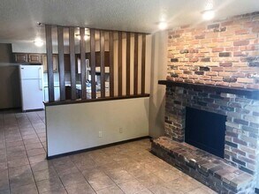 319 Opal Cir in Ames, IA - Building Photo - Building Photo