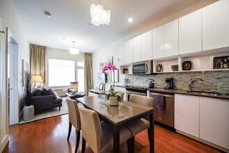 217 Newark Ave in Jersey City, NJ - Building Photo - Building Photo