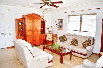 7300 Byron Ave-Unit -14A in Miami, FL - Building Photo - Building Photo