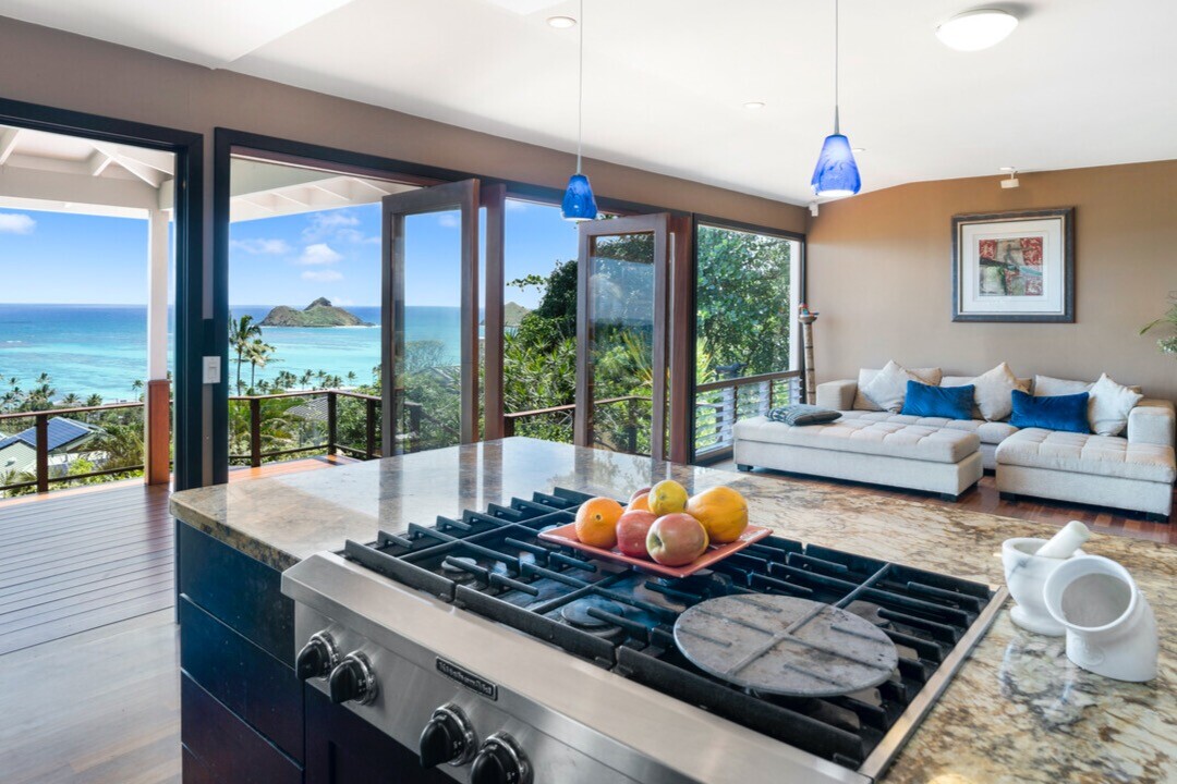 1129 Koohoo Pl in Kailua, HI - Building Photo