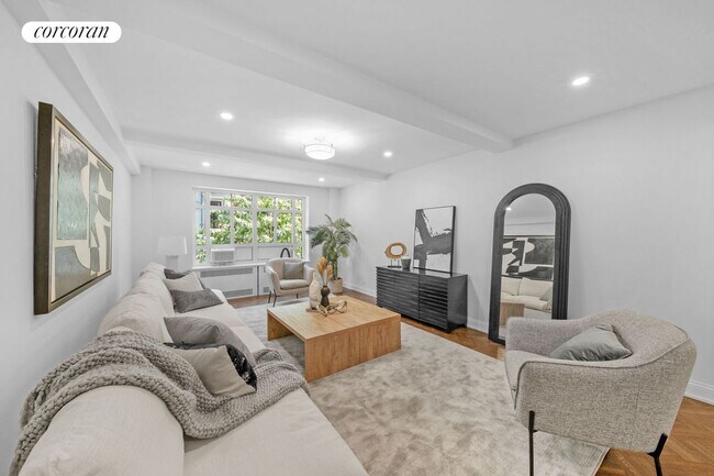 44 E 67th St in New York, NY - Building Photo - Building Photo
