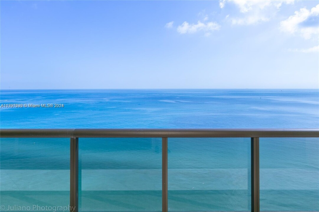 16275 Collins Ave in Sunny Isles Beach, FL - Building Photo