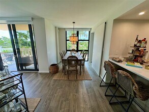 1111 Crandon Blvd in Key Biscayne, FL - Building Photo - Building Photo