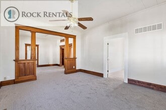 417 W 11th Ave in Hutchinson, KS - Building Photo - Building Photo