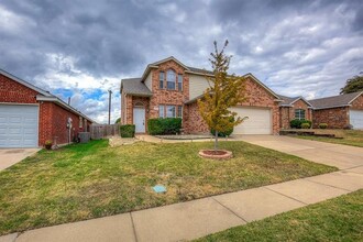 5025 Bedfordshire Dr in Fort Worth, TX - Building Photo - Building Photo