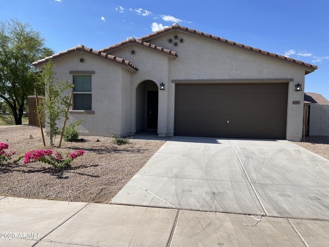 property at 1585 E Kingman Pl