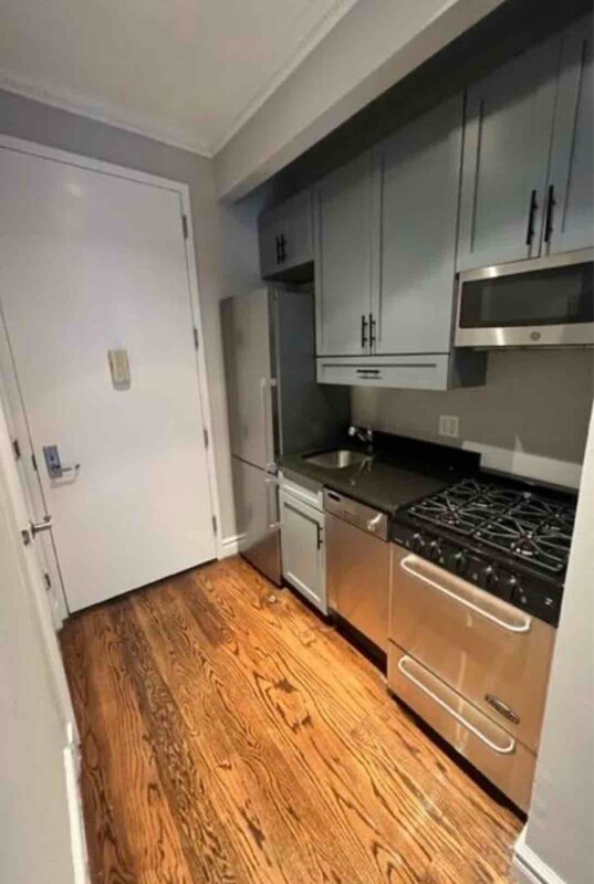 200 E 14th St in New York, NY - Building Photo - Building Photo