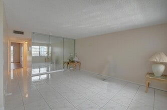 3060 Exeter in Boca Raton, FL - Building Photo - Building Photo