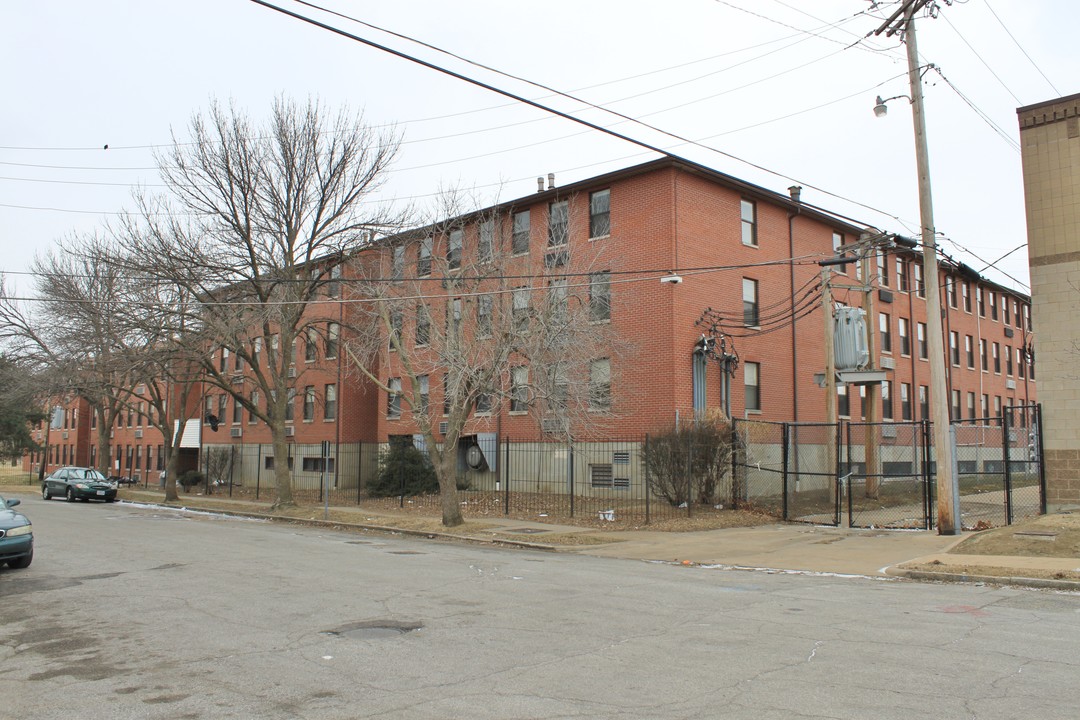 Jeff-Vander-Lou Apartments in St. Louis, MO - Building Photo