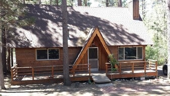 496 Catalina Rd in Big Bear Lake, CA - Building Photo