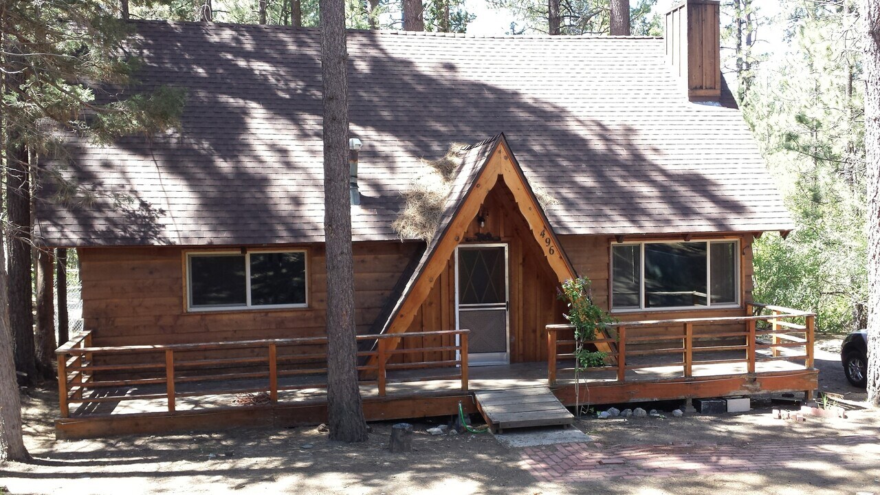 496 Catalina Rd in Big Bear Lake, CA - Building Photo