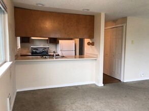 9717 Danwood Ln NW-Unit -#4 in Silverdale, WA - Foto de edificio - Building Photo