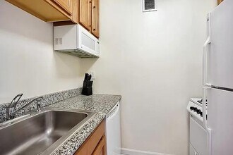 393 W 49th St in New York, NY - Building Photo - Building Photo