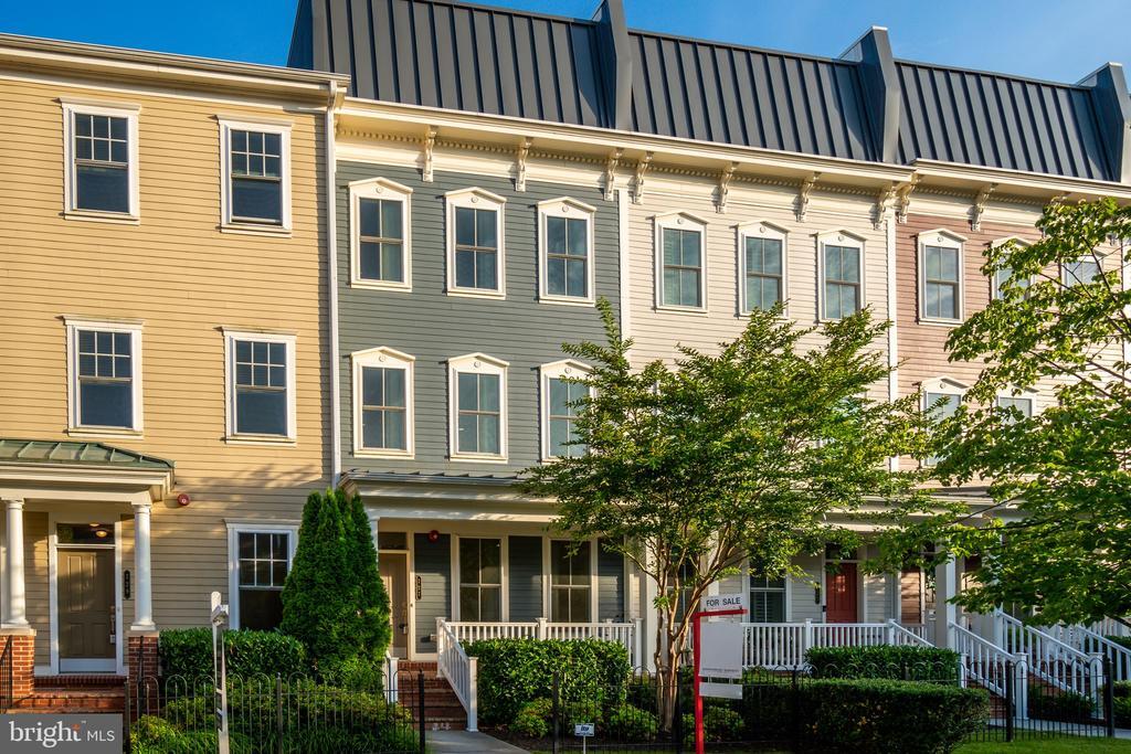 727 Annie Rose Ave in Alexandria, VA - Building Photo