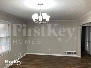 581 Carlouetta Rd in Mableton, GA - Foto de edificio - Building Photo