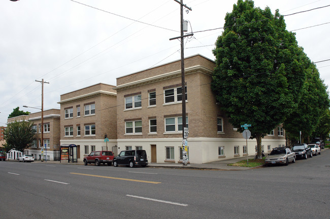 Morlee Court Apartments in Portland, OR - Building Photo - Building Photo