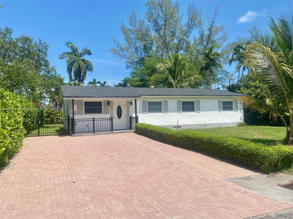 6255 SW 62nd Ct in South Miami, FL - Foto de edificio