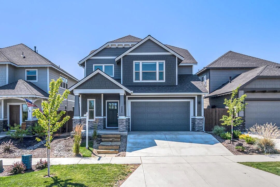 3005 NE Marea Dr in Bend, OR - Foto de edificio